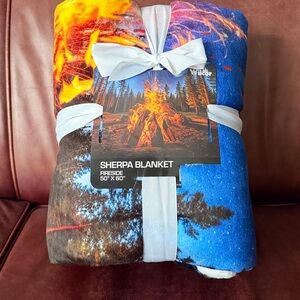 WILCOR SHERPA BLANKET.  NWT 50x60. Reversible.